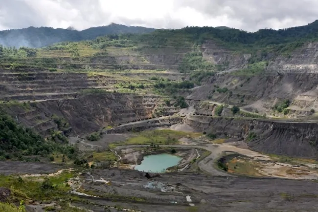 Rio Tinto’s abandoned Panguna copper mine still a threat, report says