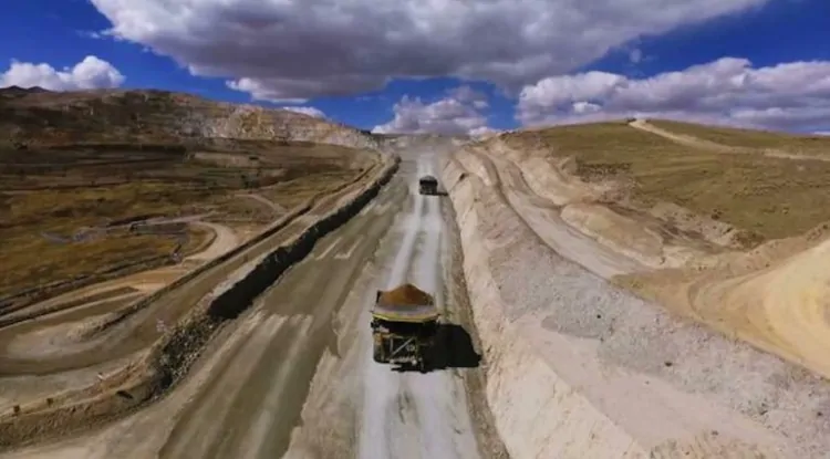 Peru copper transport disrupted as informal miners block roads